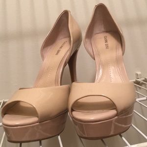Size 9  Gianni Bini platform heels.